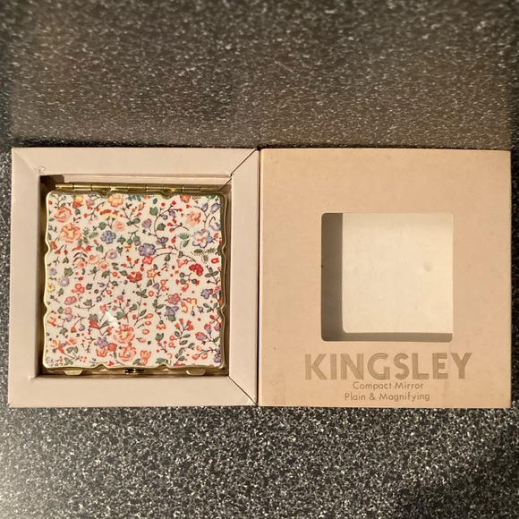 NIB Vintage KINGSLEY Compact folding Mirror
Plain & Magnifying - Picture 3 of 12